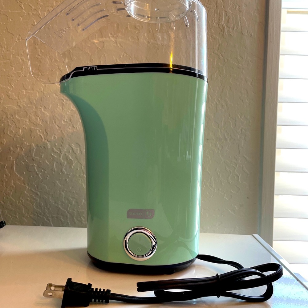 Dash popcorn machine